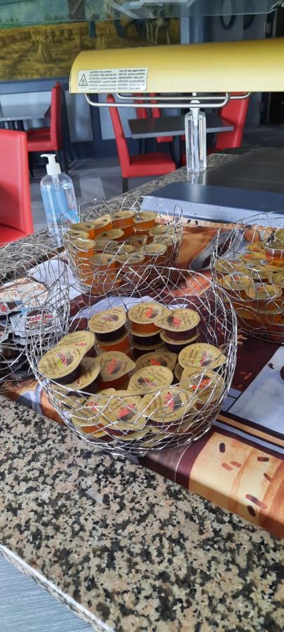 As Hotel Orleans Nord Artenay Bagian luar foto