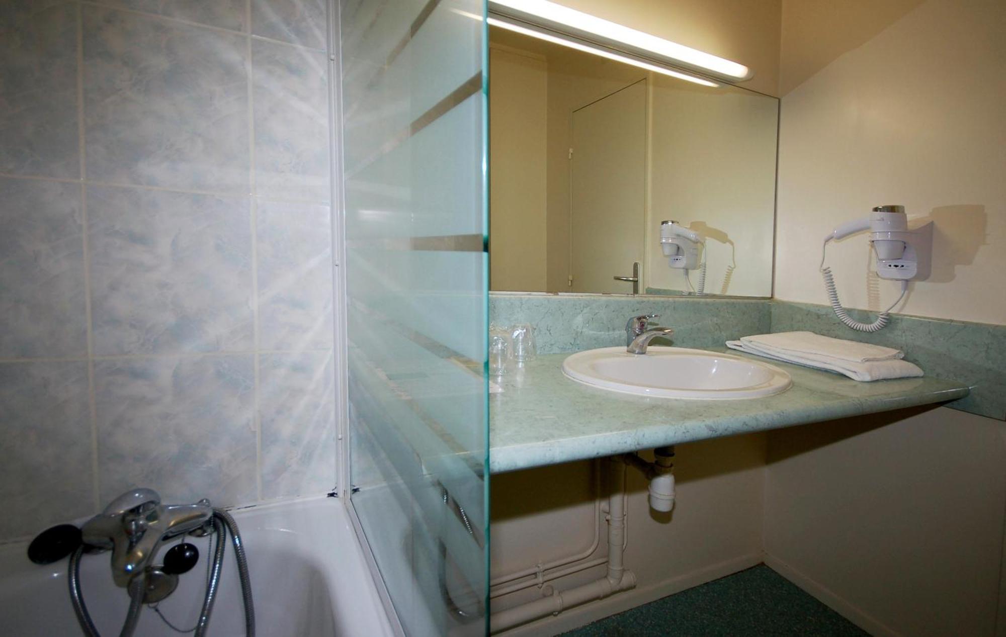 As Hotel Orleans Nord Artenay Bagian luar foto