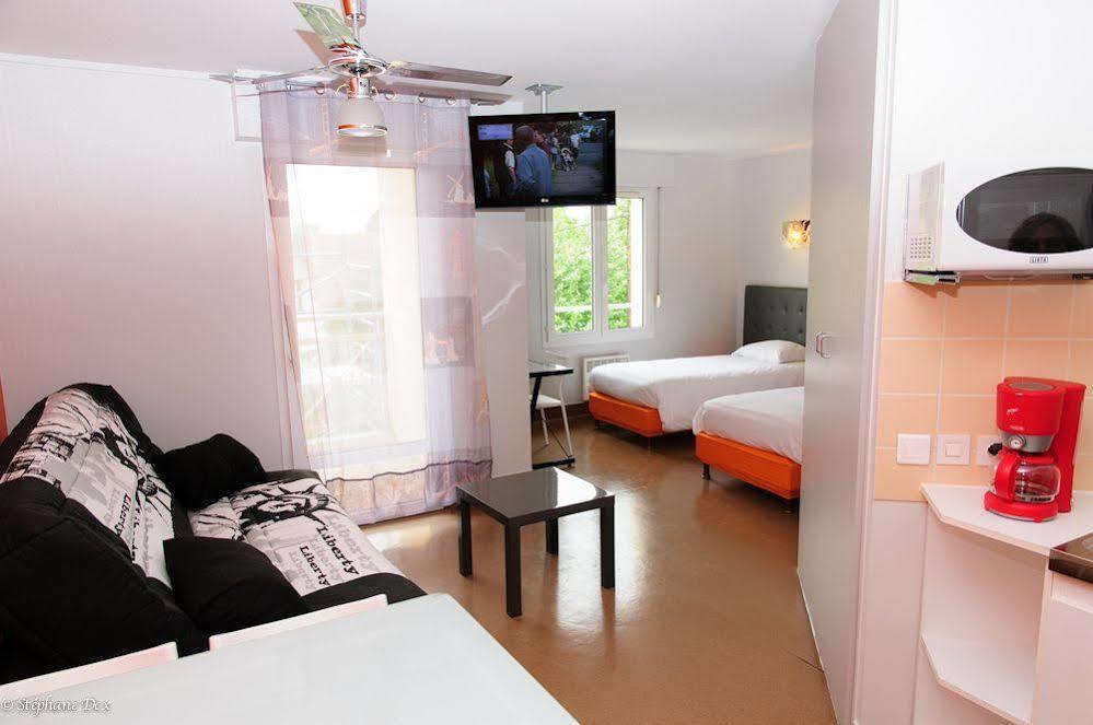 As Hotel Orleans Nord Artenay Bagian luar foto